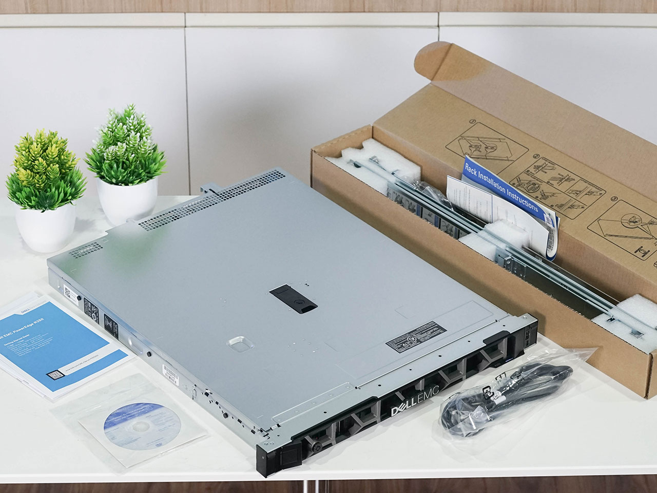 Dell R250 rack szerver